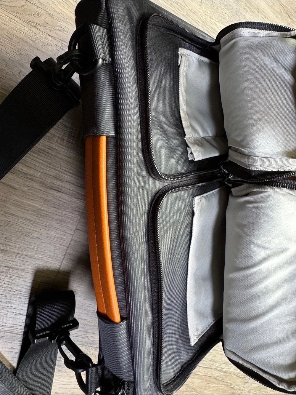 Tomtoc bag built